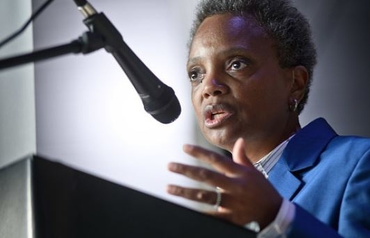 Недоволство срещу кмета на Чикаго затова, че ще дава интервюта само на цветнокожи журналисти